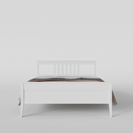 Białe łóżko drewniane na nóżkach - 2