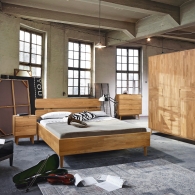 Dębowe łóżko w skandynawskim stylu na nóżkach - 7