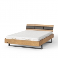 Łóżko na metalowych nóżkach z tapicerowanym elementem na zagłówku - 2